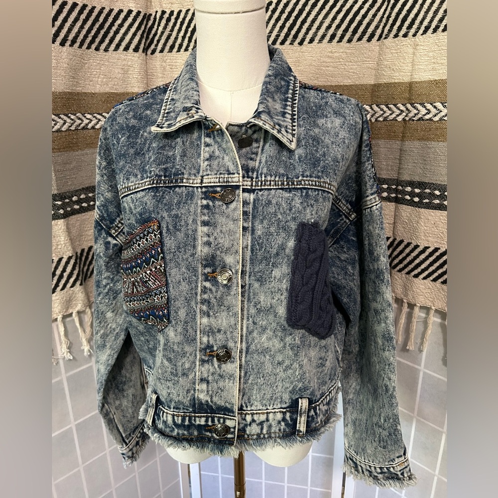 35. NWOT POL Acid Washed Cropped Blue Denim Jacket w/Patchwork/Aztec Patterns